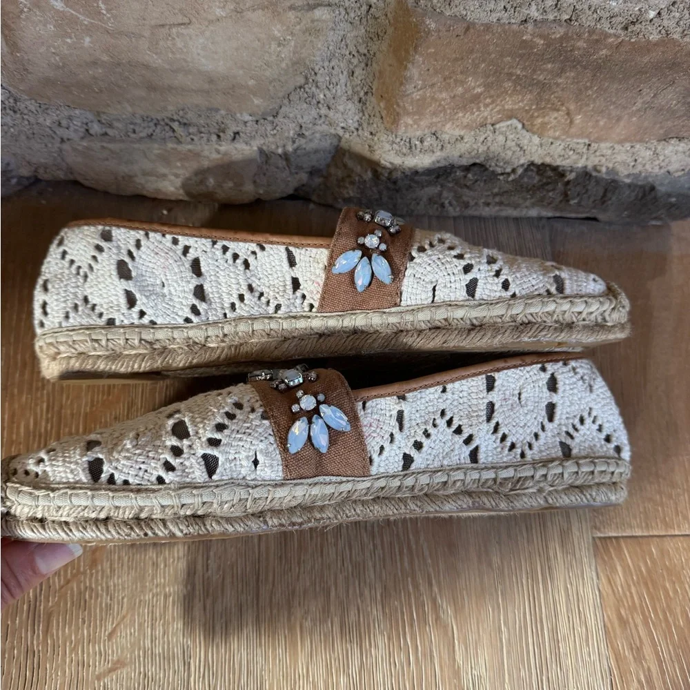🔥Tory Burch Cream/ Tan Macrame Espadrilles Blue Embellishments sz 10.5 pricefirm